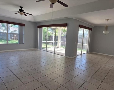 1305 Lakehurst Way - Photo Thumbnail 20