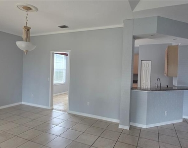 1305 Lakehurst Way - Photo Thumbnail 17