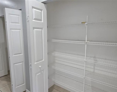 1305 Lakehurst Way - Photo Thumbnail 8