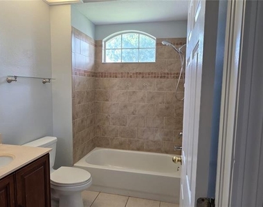 1305 Lakehurst Way - Photo Thumbnail 7