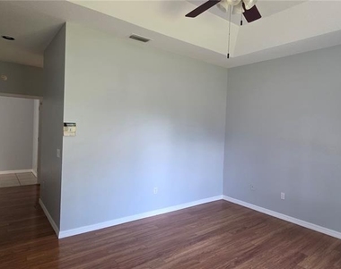1305 Lakehurst Way - Photo Thumbnail 10