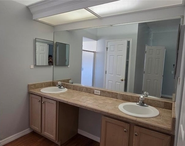 1305 Lakehurst Way - Photo Thumbnail 15