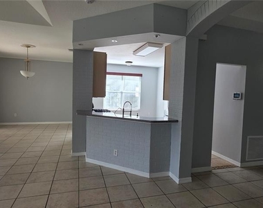 1305 Lakehurst Way - Photo Thumbnail 21