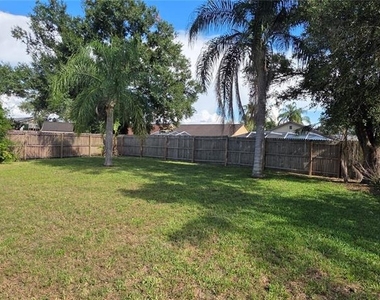 1305 Lakehurst Way - Photo Thumbnail 29