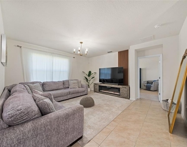 687 Griffon Avenue - Photo Thumbnail 12