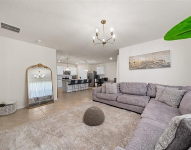 687 Griffon Avenue - Photo Thumbnail 11