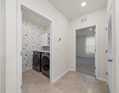 687 Griffon Avenue - Photo Thumbnail 21