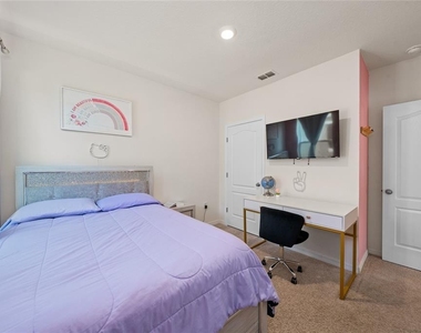 687 Griffon Avenue - Photo Thumbnail 20