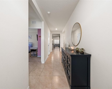 687 Griffon Avenue - Photo Thumbnail 6