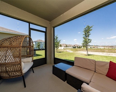 687 Griffon Avenue - Photo Thumbnail 25