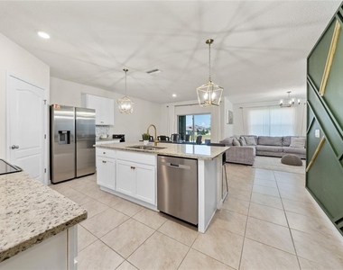 687 Griffon Avenue - Photo Thumbnail 10