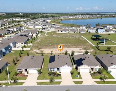 687 Griffon Avenue - Photo Thumbnail 30