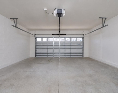 687 Griffon Avenue - Photo Thumbnail 32