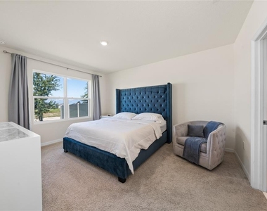 687 Griffon Avenue - Photo Thumbnail 14