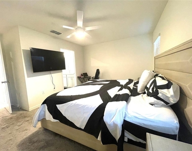 2818 Sanctuary Drive - Photo Thumbnail 8