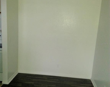 6028 Westgate Drive - Photo Thumbnail 4