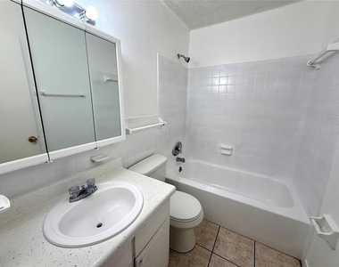 1629 W Oak Ridge Road - Photo Thumbnail 8