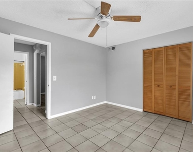 1629 W Oak Ridge Road - Photo Thumbnail 3