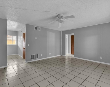 1629 W Oak Ridge Road - Photo Thumbnail 6
