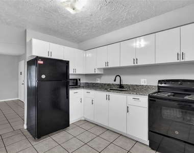1629 W Oak Ridge Road - Photo Thumbnail 1