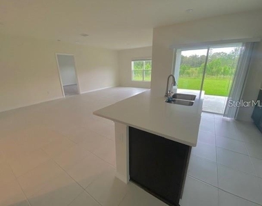 3992 Fescue Street - Photo Thumbnail 8
