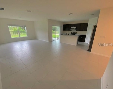 3992 Fescue Street - Photo Thumbnail 5