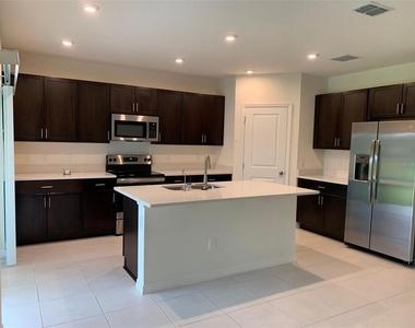 3992 Fescue Street - Photo Thumbnail 7