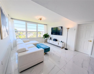 3635 Whitehall Drive - Photo Thumbnail 2