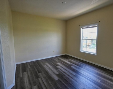 3757 Conroy Rd - Photo Thumbnail 13