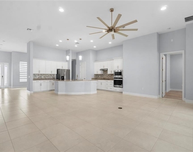 2320 Symphony Circle - Photo Thumbnail 6