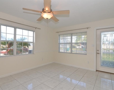 300 E Maine Avenue - Photo Thumbnail 14