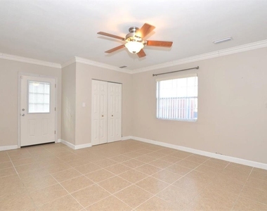 300 E Maine Avenue - Photo Thumbnail 9