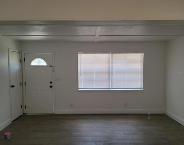 909 W Circle Street - Photo Thumbnail 1
