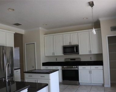 14733 Hartford Run Drive - Photo Thumbnail 4