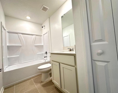 3874 Amers Loop - Photo Thumbnail 9