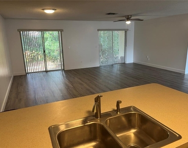 10108 Bluff Court - Photo Thumbnail 6