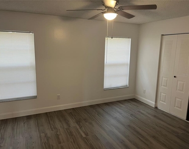 10108 Bluff Court - Photo Thumbnail 3