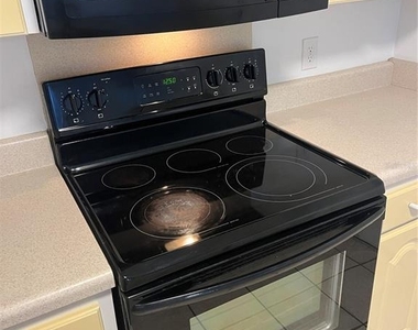 10108 Bluff Court - Photo Thumbnail 7