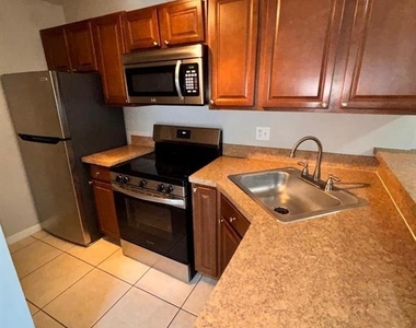 6004 Westgate Drive - Photo Thumbnail 5