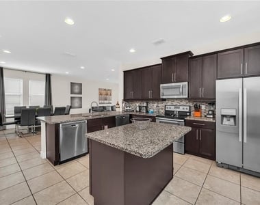 400 Burma Street - Photo Thumbnail 10