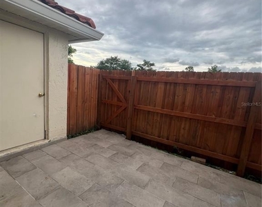 6231 Yorktown Drive - Photo Thumbnail 10
