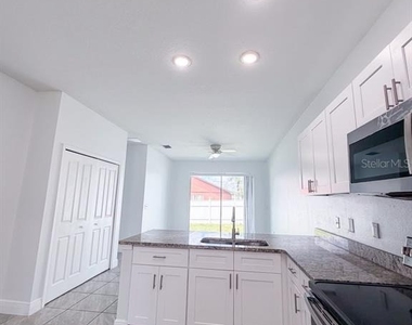 812 Glastonbury Drive - Photo Thumbnail 9