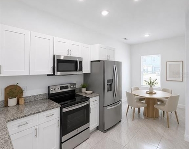 812 Glastonbury Drive - Photo Thumbnail 31