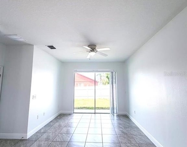 812 Glastonbury Drive - Photo Thumbnail 18