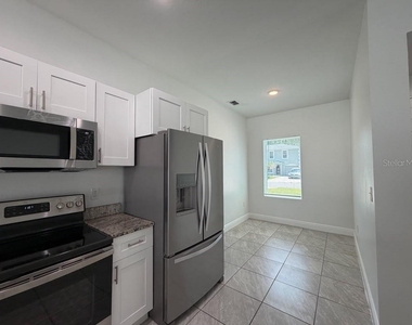 812 Glastonbury Drive - Photo Thumbnail 7