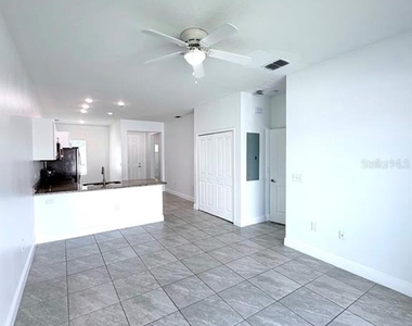 812 Glastonbury Drive - Photo Thumbnail 19