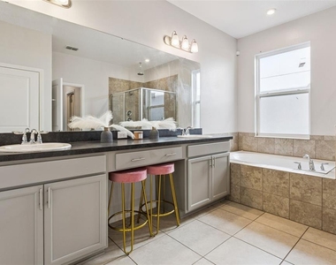 1111 Lone Palm Way - Photo Thumbnail 31