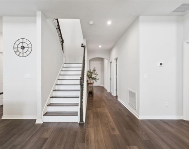 1111 Lone Palm Way - Photo Thumbnail 3