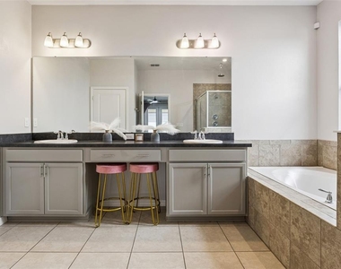 1111 Lone Palm Way - Photo Thumbnail 29