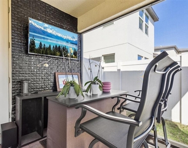 1111 Lone Palm Way - Photo Thumbnail 27
